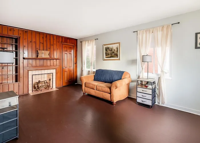 Quiet 3br | Parking, Ac + Pets Pittsburgh