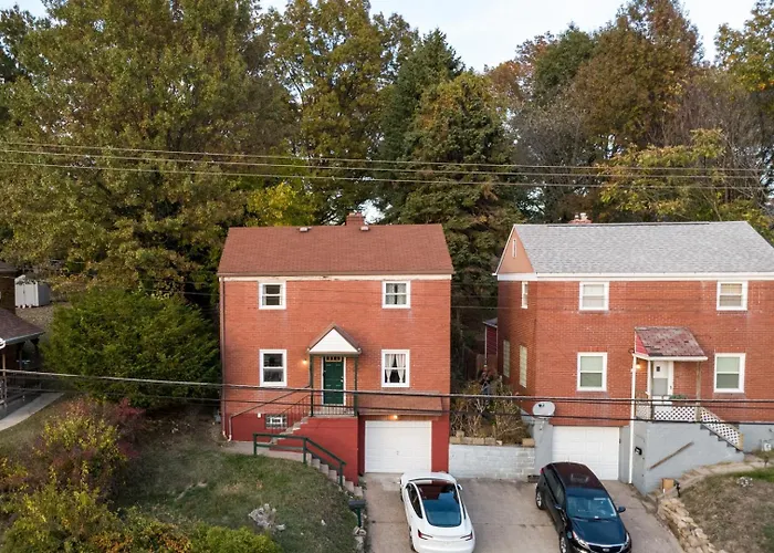 Holiday home Quiet 3br | Parking, Ac + Pets Pittsburgh