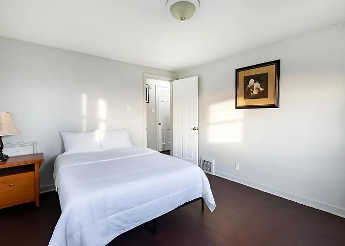 Quiet 3br | Parking, Ac + Pets Hébergement de vacances *