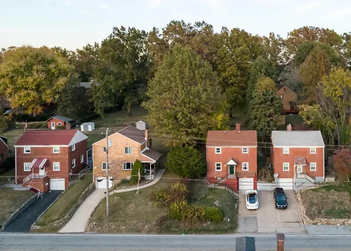 Holiday home Quiet 3br | Parking, Ac + Pets Pittsburgh