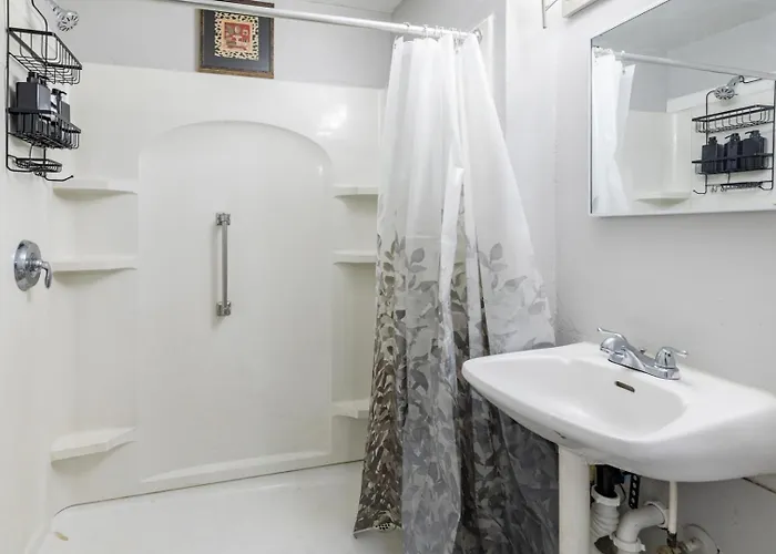 Quiet 3br | Parking, Ac + Pets * Pittsburgh