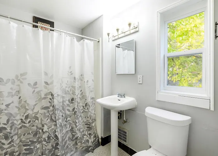 Quiet 3br | Parking, Ac + Pets