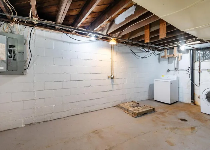 Quiet 3br | Parking, Ac + Pets * Pittsburgh