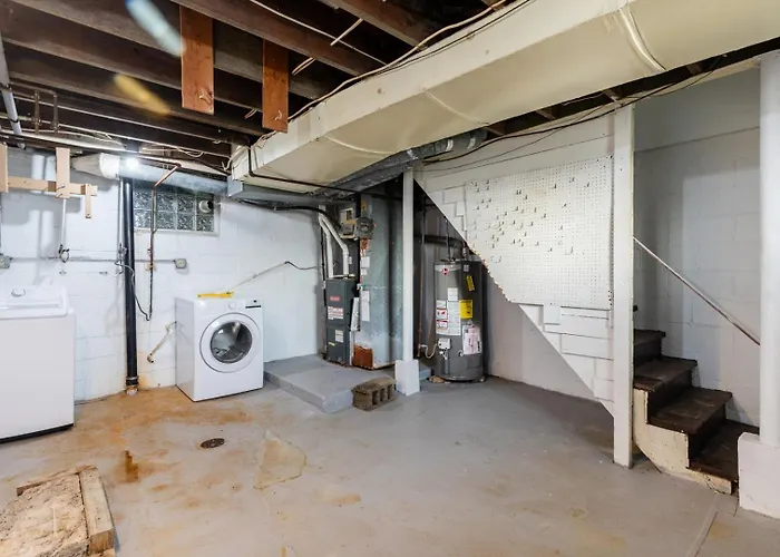 Quiet 3br | Parking, Ac + Pets Holiday home *