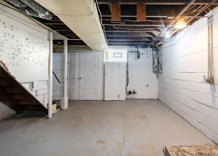 Quiet 3br | Parking, Ac + Pets Pittsburgh
