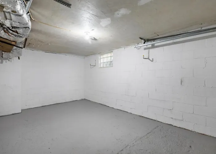 Quiet 3br | Parking, Ac + Pets * Pittsburgh